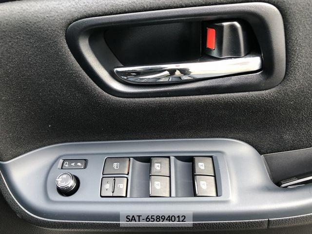 Toyota VOXY 2015-08 7563055-23