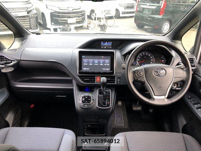 Toyota VOXY 2015-08 7563055-2