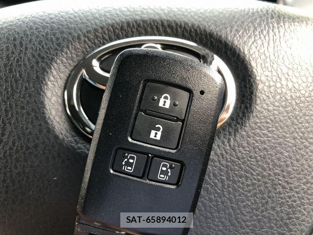Toyota VOXY 2015-08 7563055-29