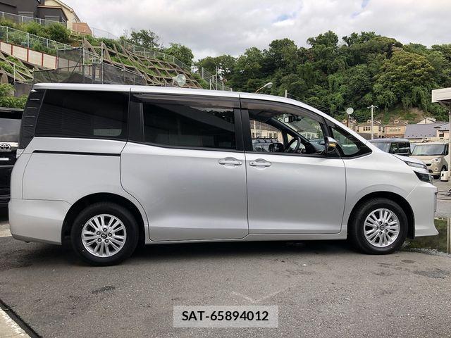 Toyota VOXY 2015-08 7563055-5