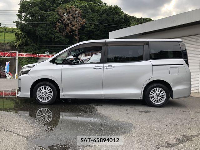 Toyota VOXY 2015-08 7563055-6