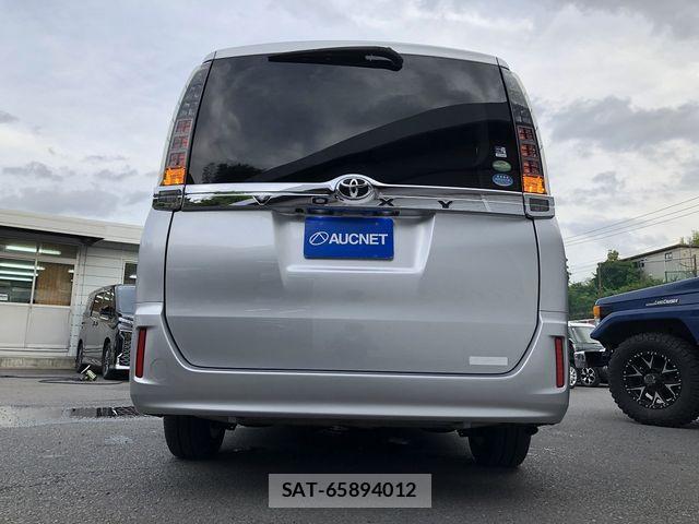 Toyota VOXY 2015-08 7563055-8