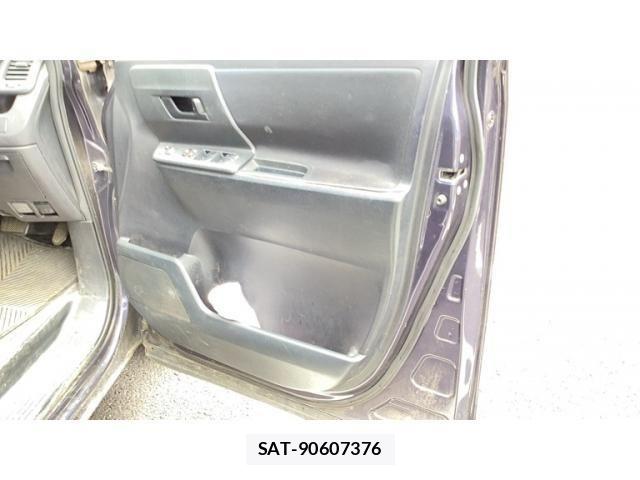 Toyota VOXY 2011-12 7563066-9