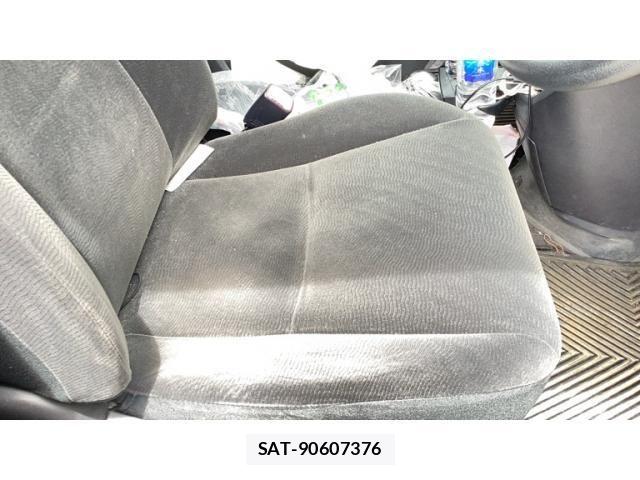 Toyota VOXY 2011-12 7563066-12