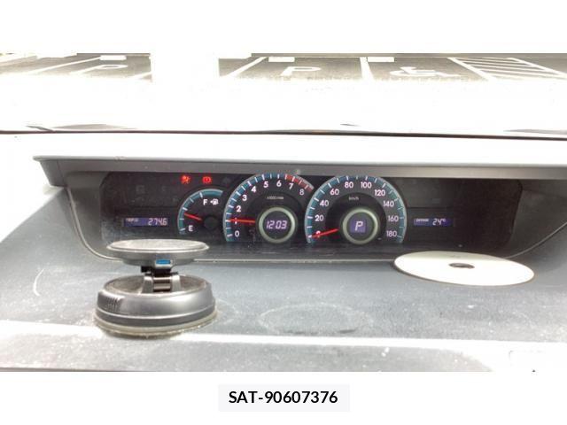 Toyota VOXY 2011-12 7563066-15