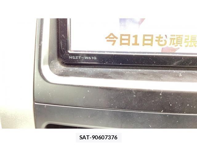 Toyota VOXY 2011-12 7563066-17