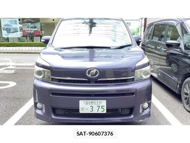 Toyota VOXY 2011-12 7563066-1