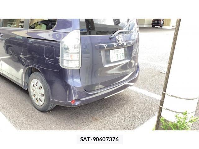 Toyota VOXY 2011-12 7563066-3