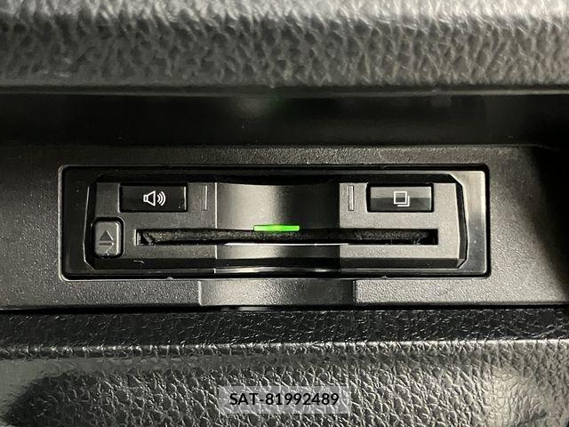 Toyota VOXY 2017-02 7563060-15
