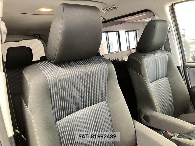 Toyota VOXY 2017-02 7563060-16