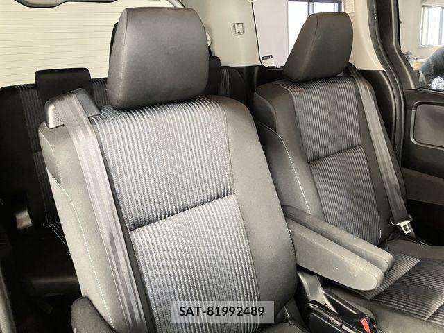 Toyota VOXY 2017-02 7563060-18