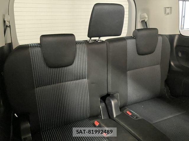 Toyota VOXY 2017-02 7563060-19