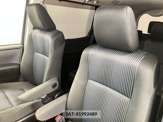 Toyota VOXY 2017-02 7563060-20