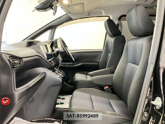 Toyota VOXY 2017-02 7563060-21