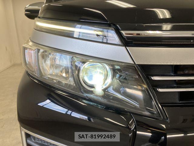 Toyota VOXY 2017-02 7563060-25