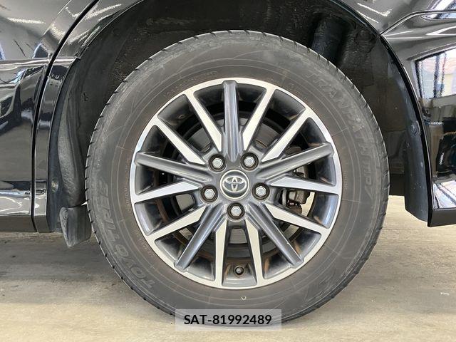 Toyota VOXY 2017-02 7563060-26