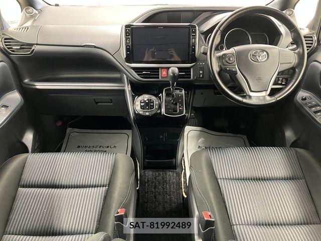 Toyota VOXY 2017-02 7563060-27