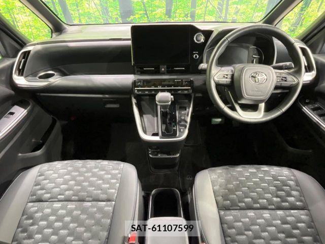 Toyota VOXY 2022-11 7621174-1