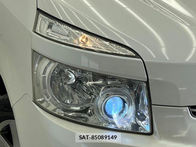 Toyota VOXY 2009-01 7621238-11