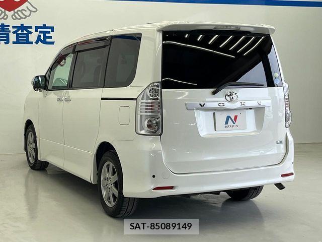 Toyota VOXY 2009-01 7621238-16