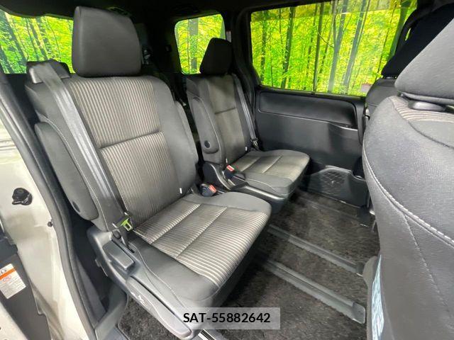 Toyota VOXY 2018-11 7621188-9