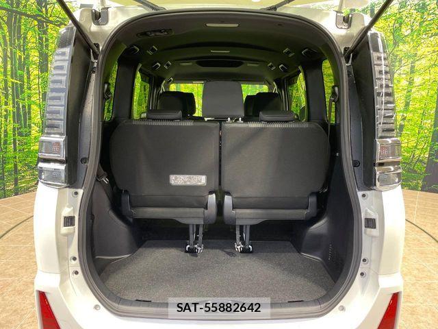 Toyota VOXY 2018-11 7621188-11
