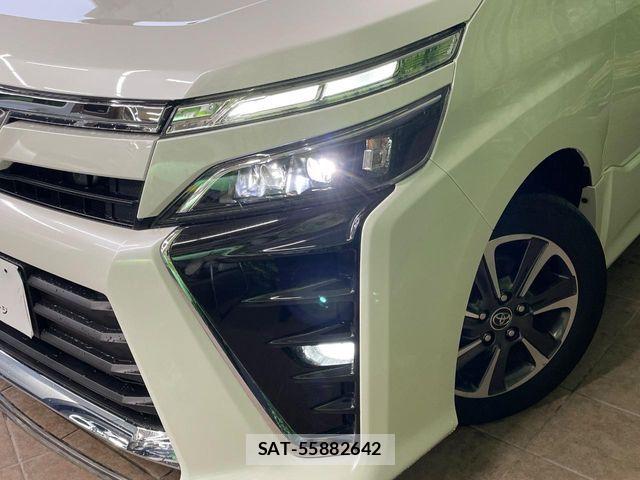 Toyota VOXY 2018-11 7621188-13