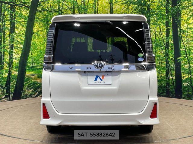 Toyota VOXY 2018-11 7621188-16