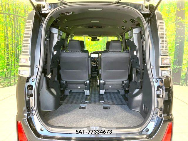 Toyota VOXY 2018-07 7621197-10