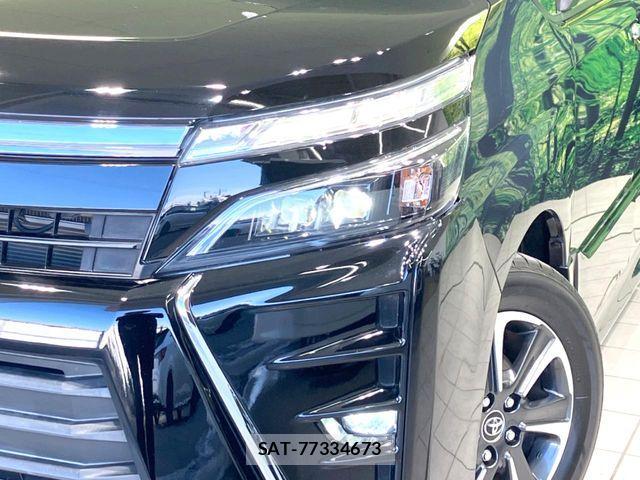 Toyota VOXY 2018-07 7621197-12