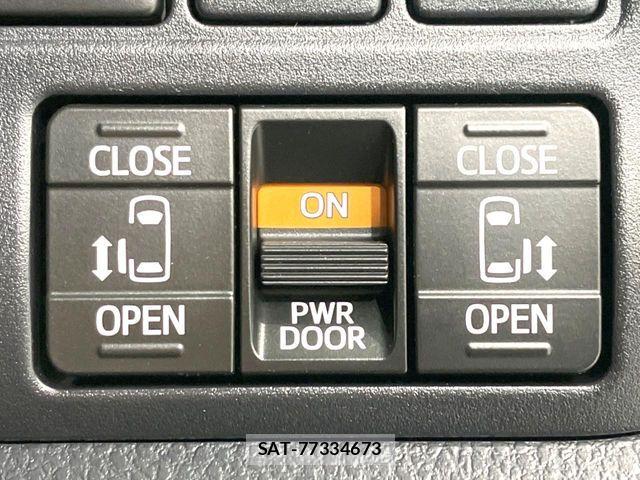 Toyota VOXY 2018-07 7621197-2