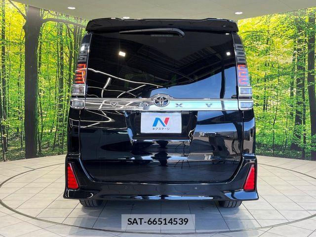 Toyota VOXY 2021-03 7621183-15