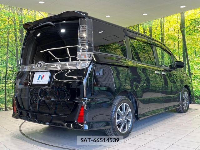 Toyota VOXY 2021-03 7621183-17