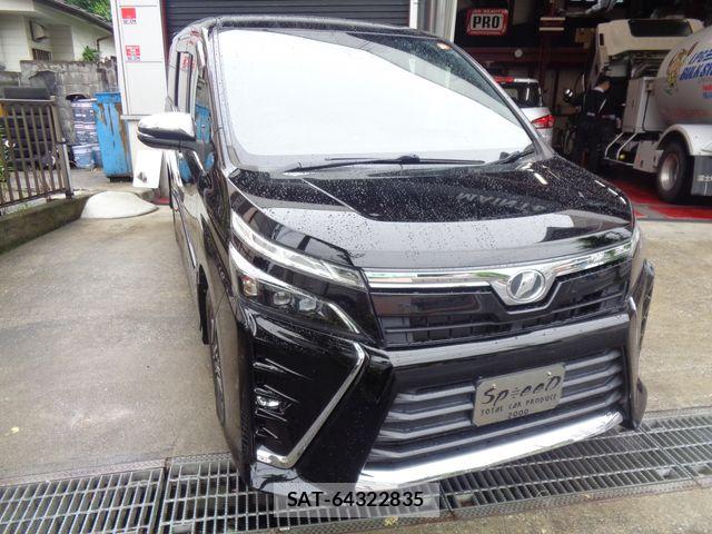 Toyota VOXY 2018-07 7621201-0