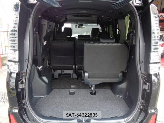 Toyota VOXY 2018-07 7621201-13