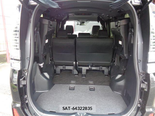 Toyota VOXY 2018-07 7621201-14