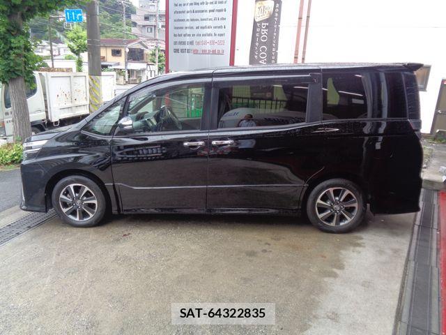 Toyota VOXY 2018-07 7621201-16