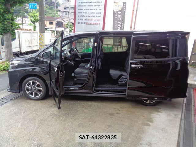 Toyota VOXY 2018-07 7621201-17