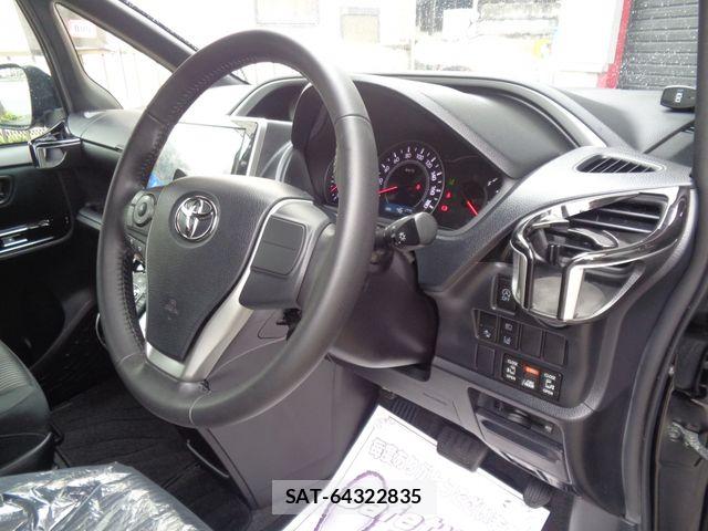 Toyota VOXY 2018-07 7621201-20