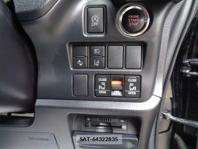 Toyota VOXY 2018-07 7621201-24