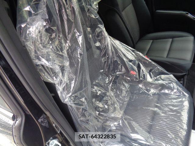 Toyota VOXY 2018-07 7621201-26