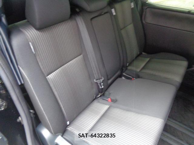 Toyota VOXY 2018-07 7621201-28