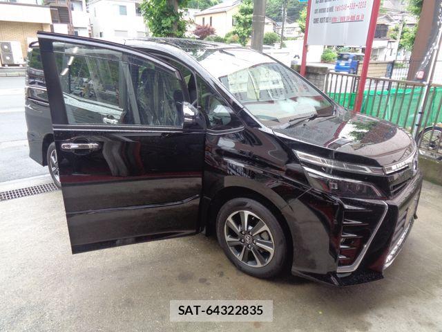 Toyota VOXY 2018-07 7621201-6