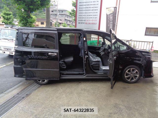 Toyota VOXY 2018-07 7621201-8