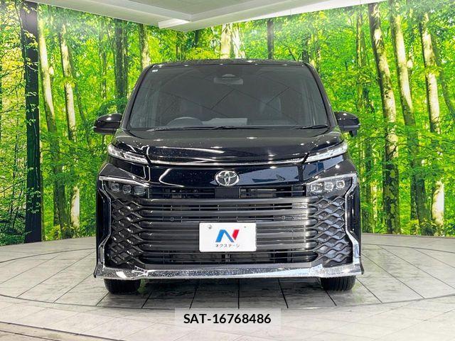 Toyota VOXY 2023-04 7621175-14