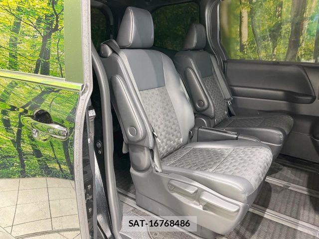 Toyota VOXY 2023-04 7621175-8