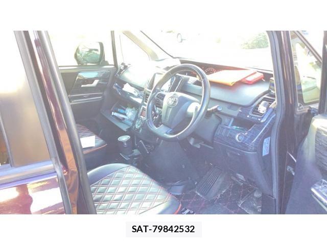 Toyota VOXY 2013-05 7621246-9