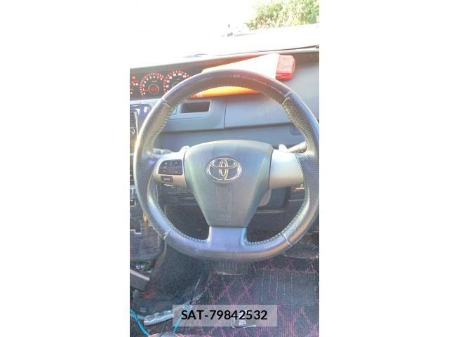 Toyota VOXY 2013-05 7621246-12
