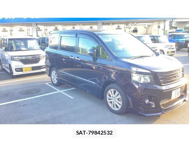 Toyota VOXY 2013-05 7621246-1