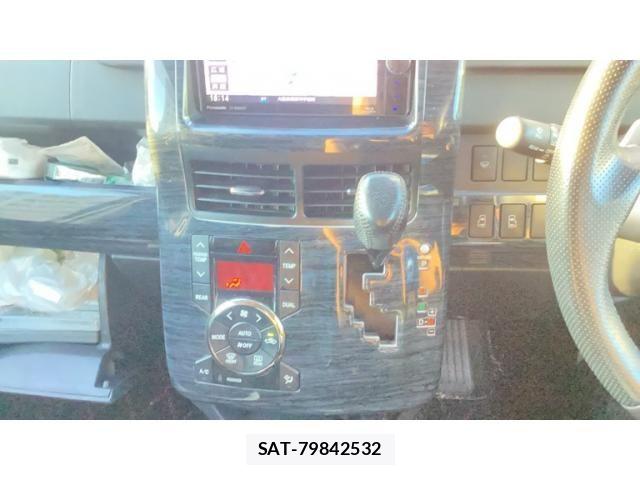 Toyota VOXY 2013-05 7621246-22